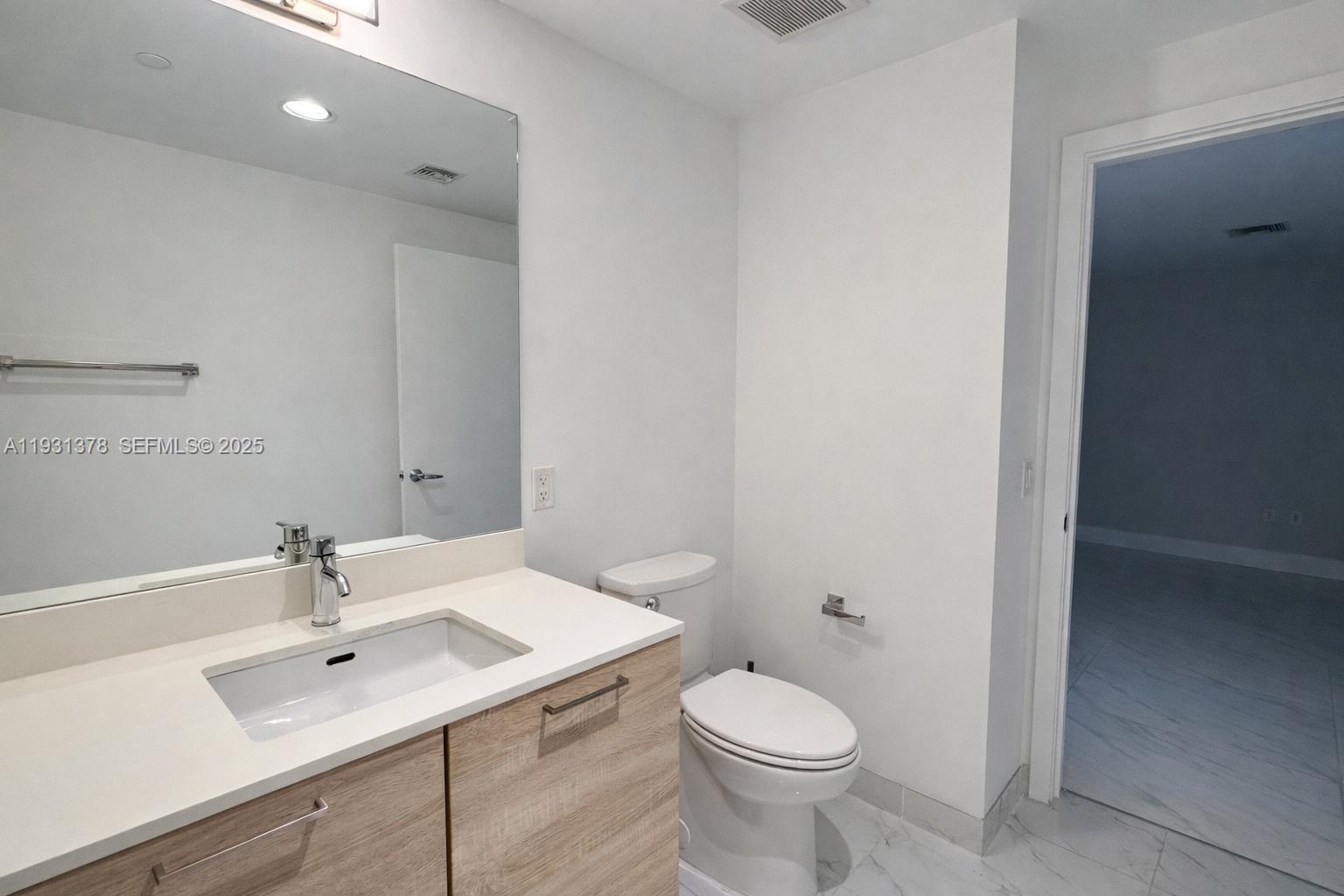 THE HARBOUR NORTH CONDO - Residential