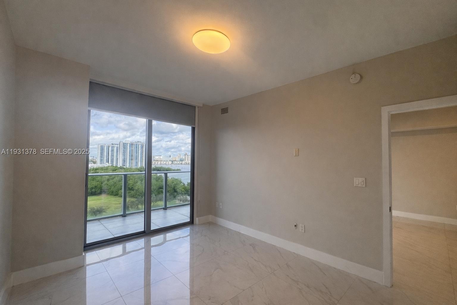 THE HARBOUR NORTH CONDO - Residential