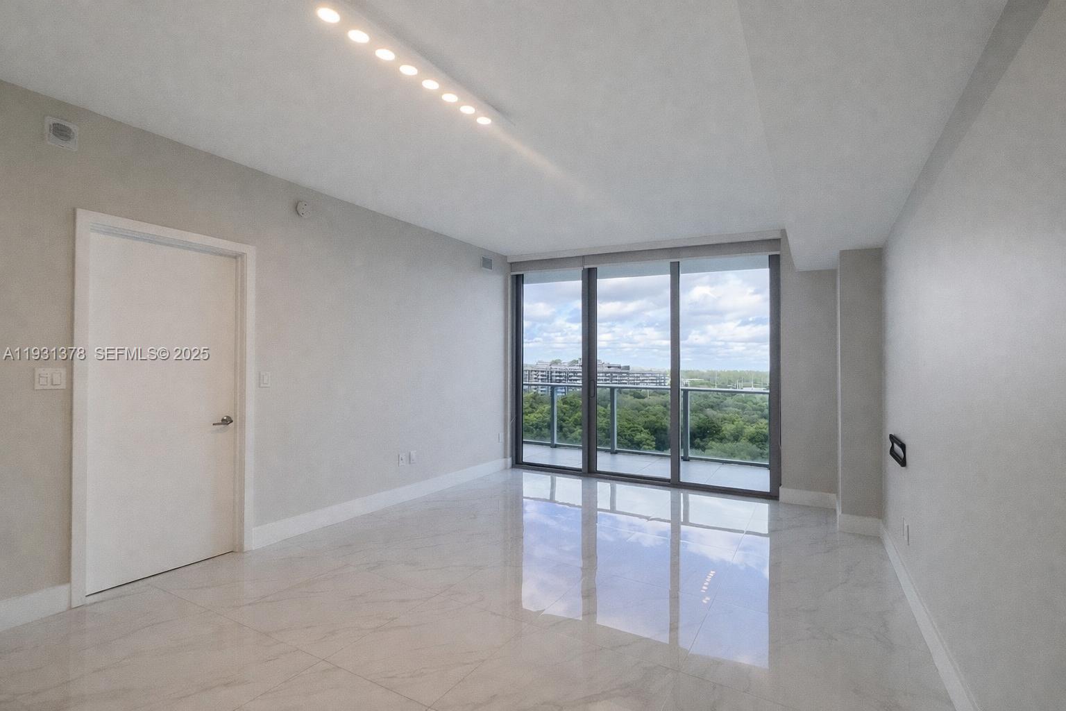 THE HARBOUR NORTH CONDO - Residential