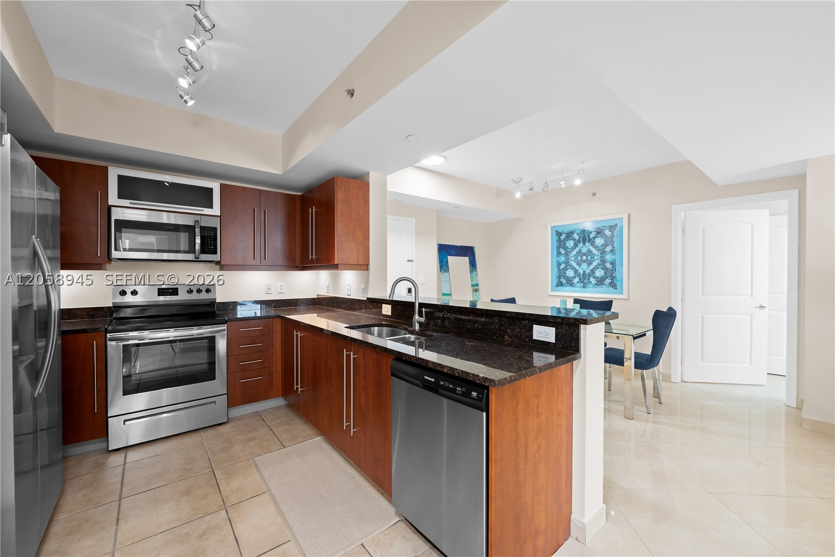 TOSCANO CONDO - Residential
