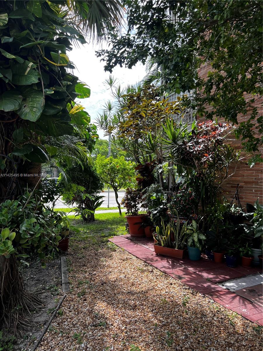 FLORIDIAN ARMS CONDO - Residential