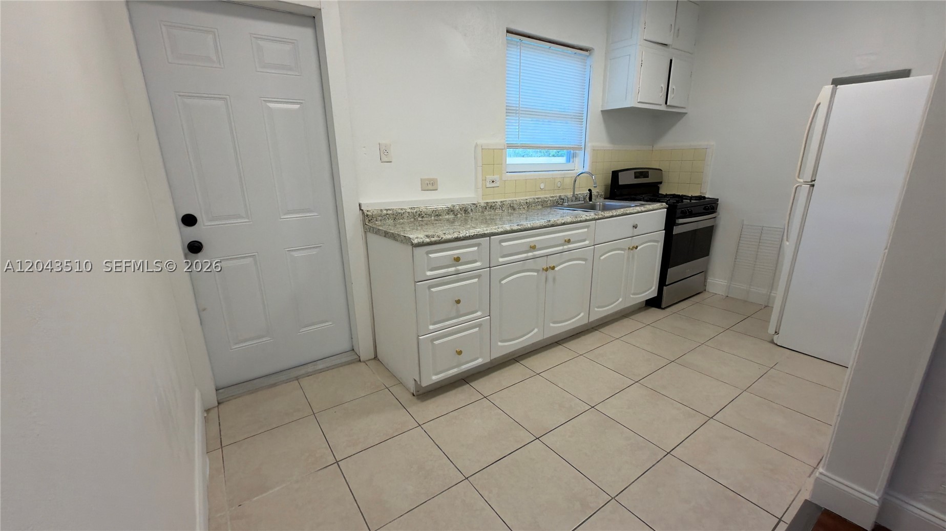 BISCAYNE BCH SUB - Residential Lease