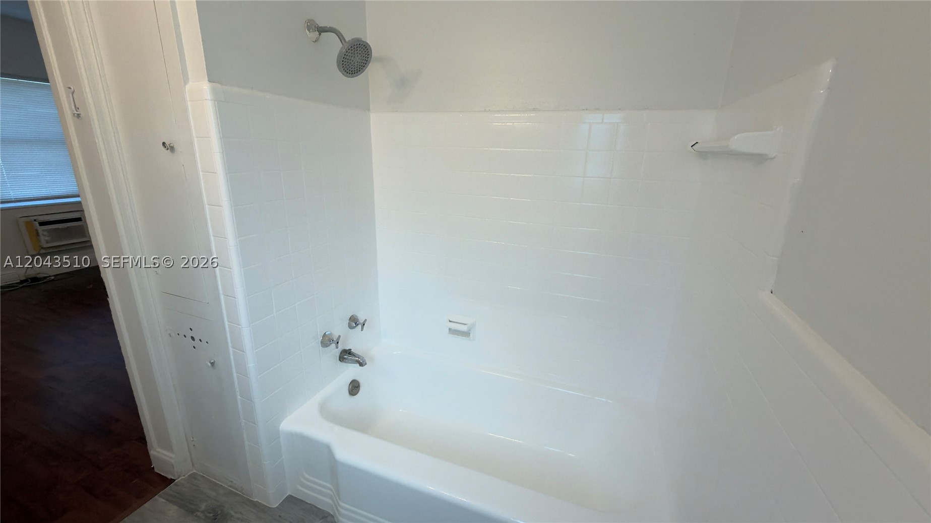 BISCAYNE BCH SUB - Residential Lease