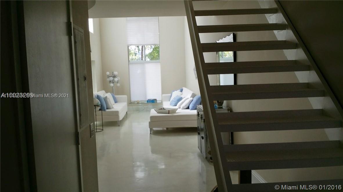 amazing 2 bedrooms/2 1/2 bathroom townhome. Loft style, polished concrete floor over the entire unit, high ceiling and accessories. 2 parking spots. Private Balcony and washer and dryer in the unit