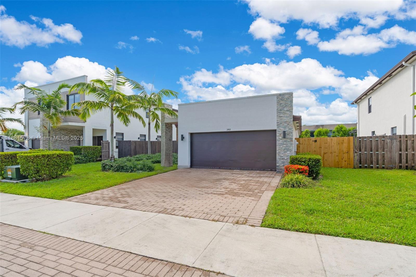 VIA VENTURA NEIGHBORHOOD - Residential