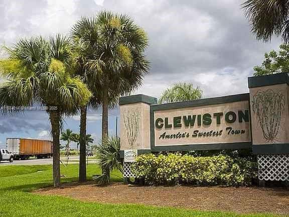 Discover the freedom and serenity of rural living with this spacious 1.25-acre wooded lot nestled in the heart of Montura Ranch Estates, Clewiston. Surrounded by mature trees and open skies, this parcel offers the ideal canvas for your dream home, weekend retreat, or long-term investment.