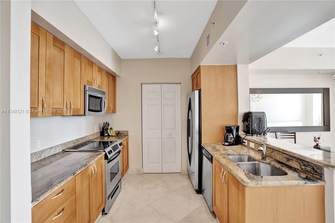 DUO CONDOMINIUM EAST - Residential