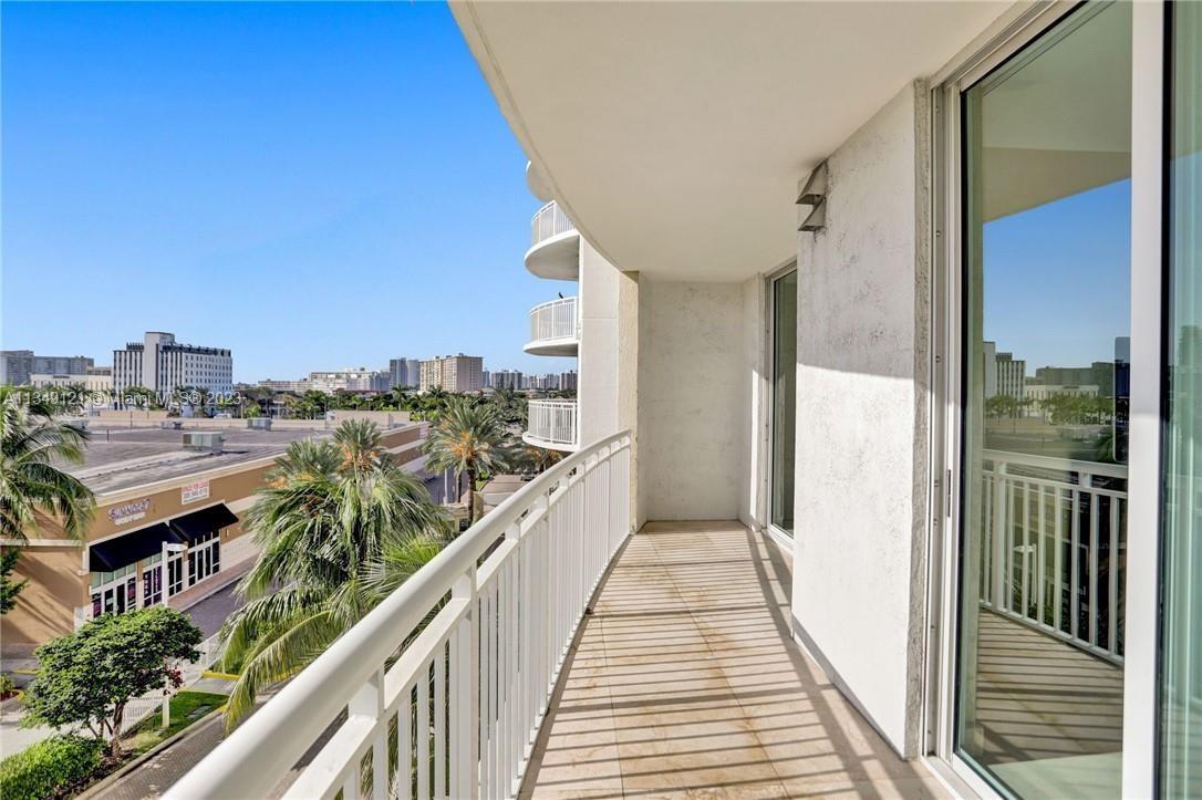 DUO CONDOMINIUM EAST - Residential