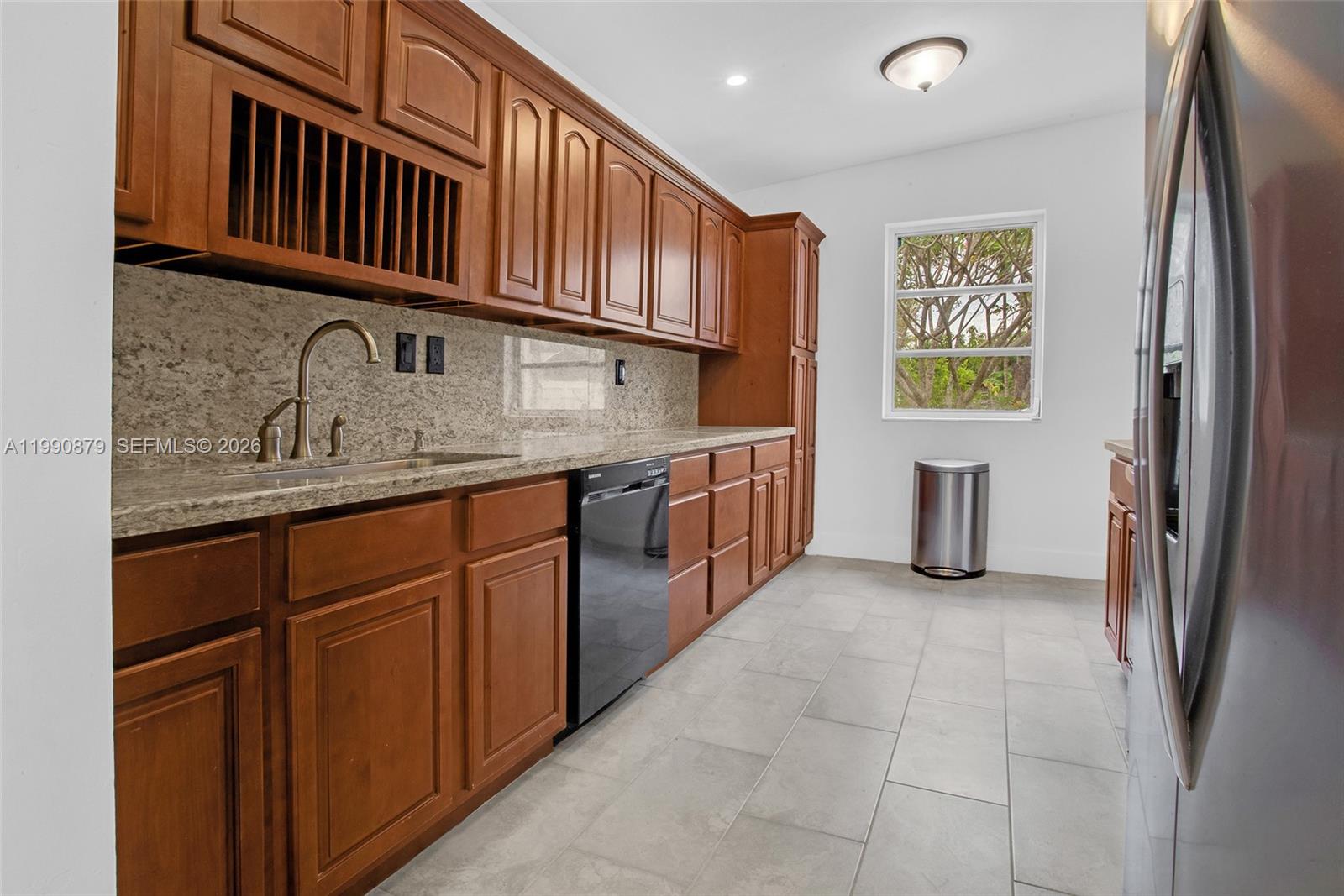 CORAL VILLAS REV - Residential Lease