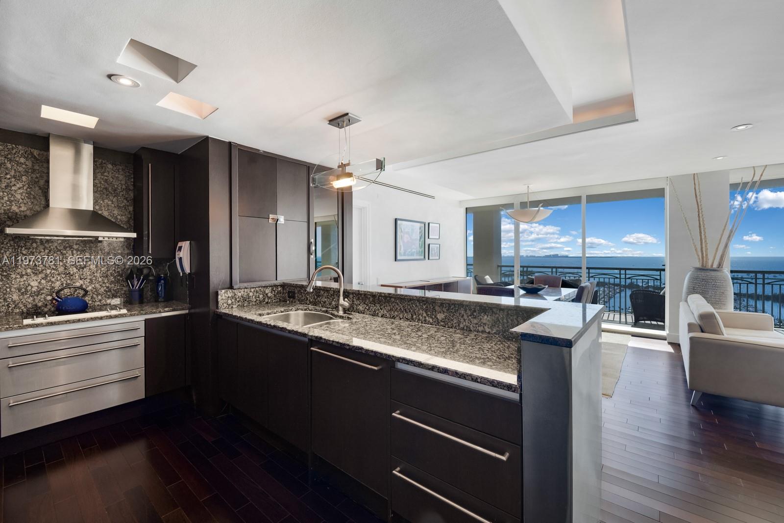 THE TOWER RESIDENCES COND - Residential