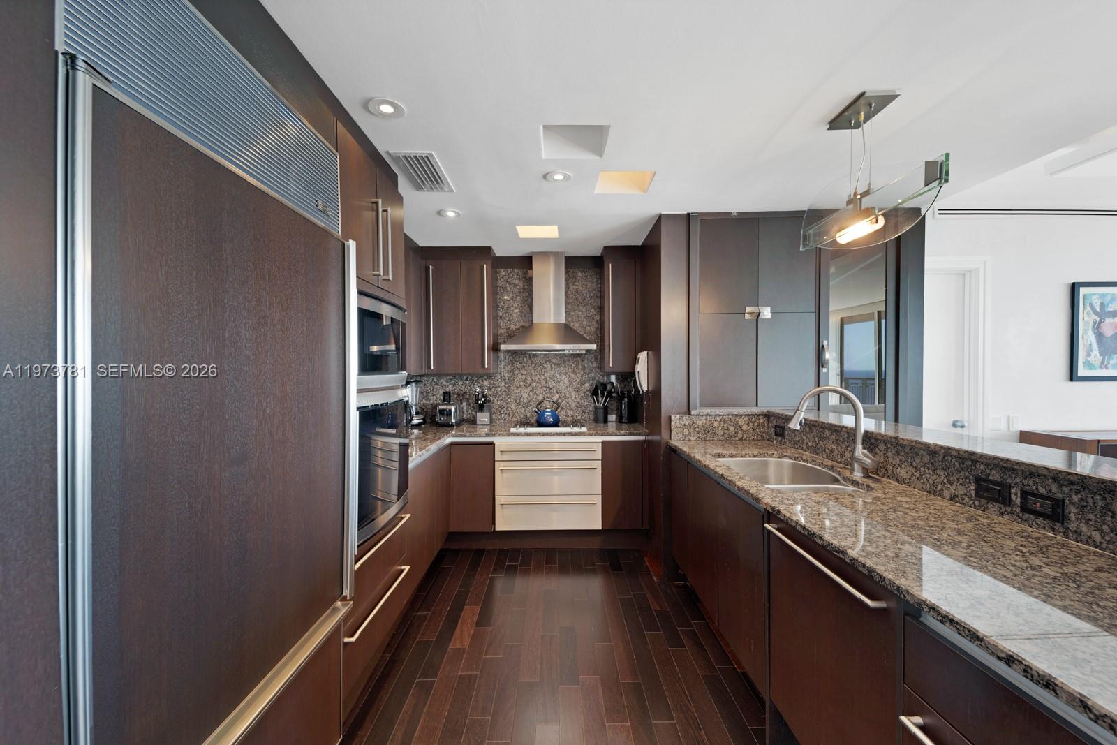 THE TOWER RESIDENCES COND - Residential
