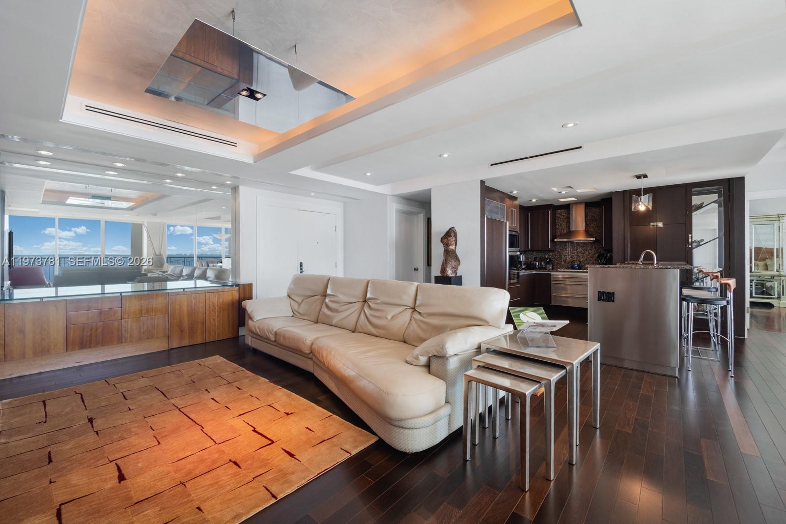 THE TOWER RESIDENCES COND - Residential