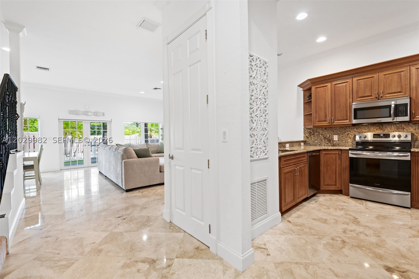CORAL RIDGE LANDINGS COND - Residential