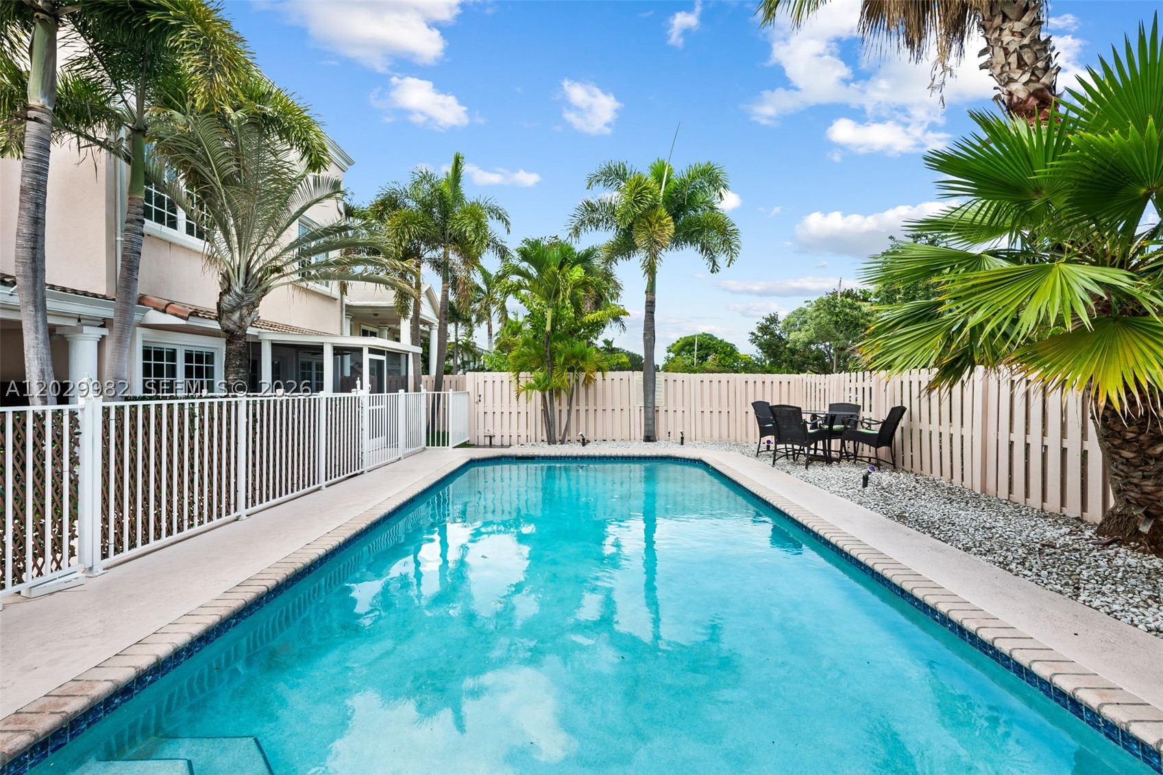 CORAL RIDGE LANDINGS COND - Residential