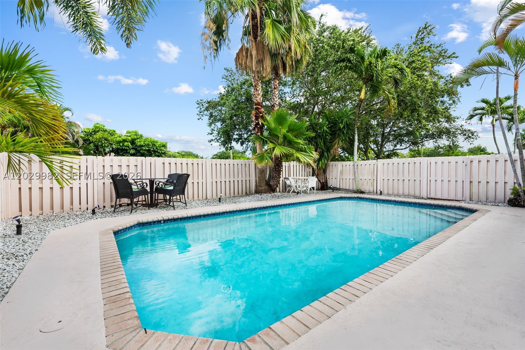CORAL RIDGE LANDINGS COND - Residential