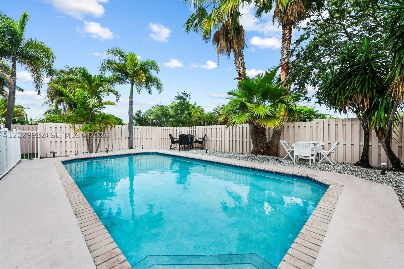 CORAL RIDGE LANDINGS COND - Residential