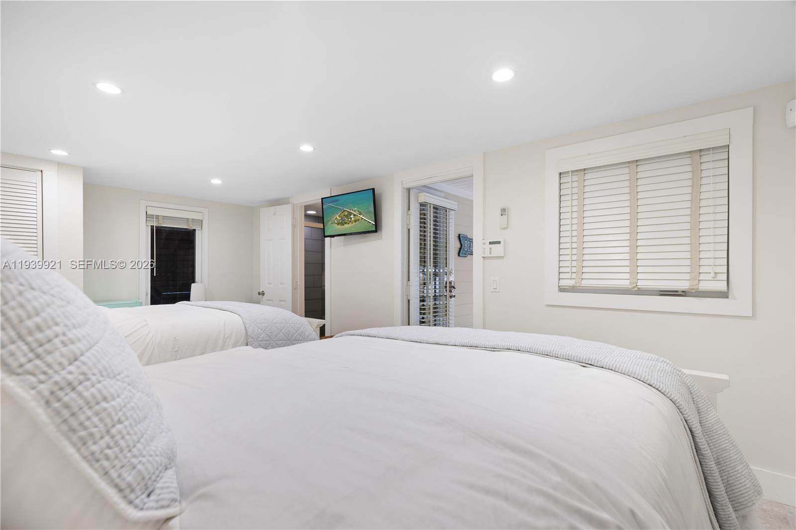SEVEN ACRES - Residential