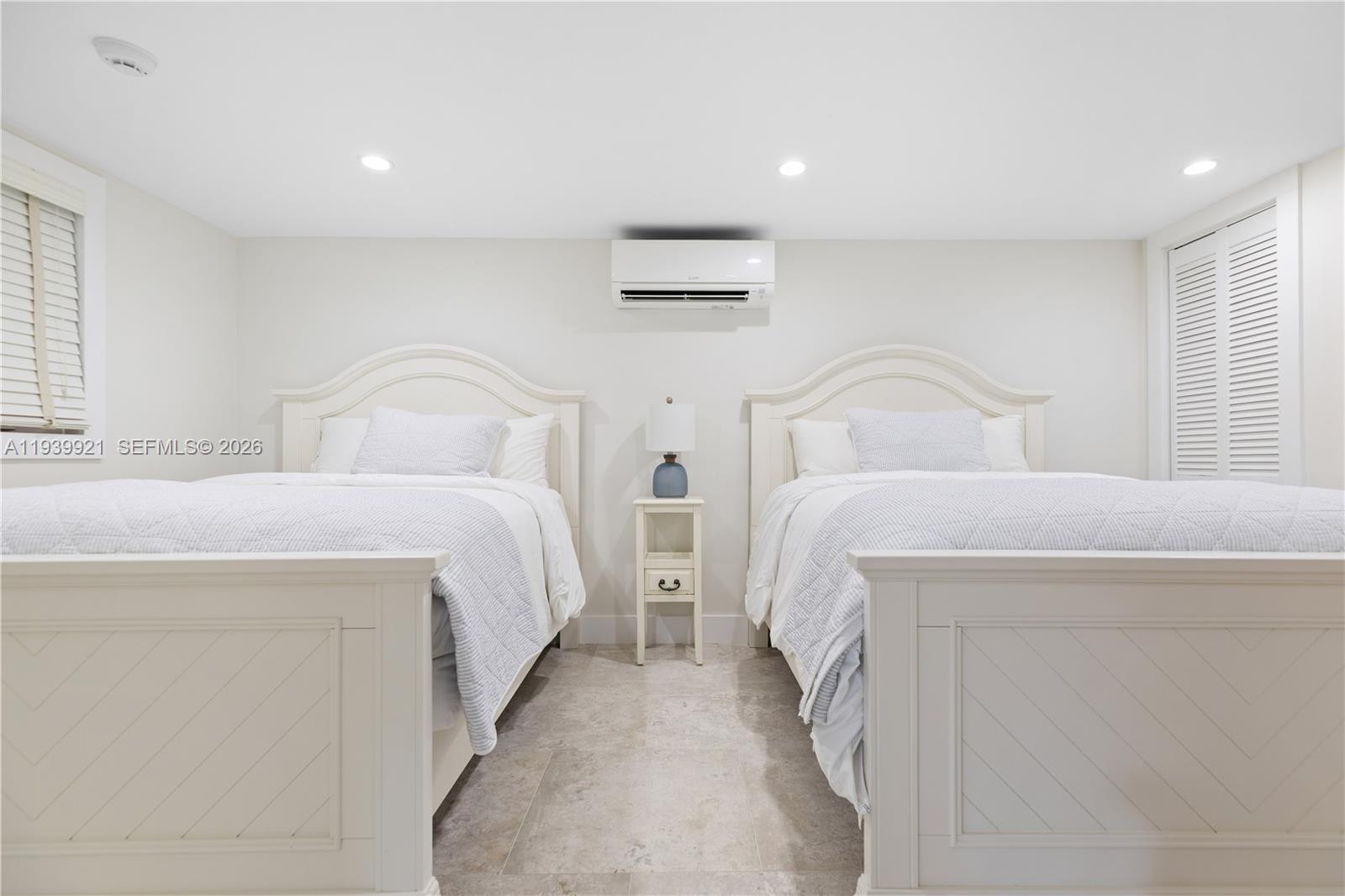 SEVEN ACRES - Residential
