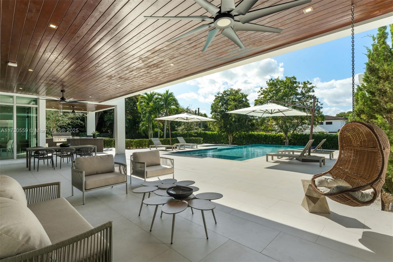 TOWN & RANCH ESTS - Residential