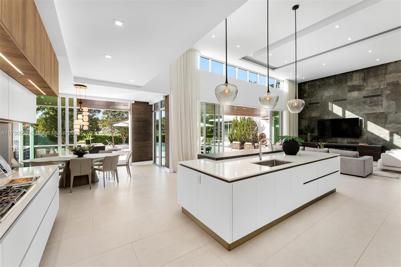 TOWN & RANCH ESTS - Residential