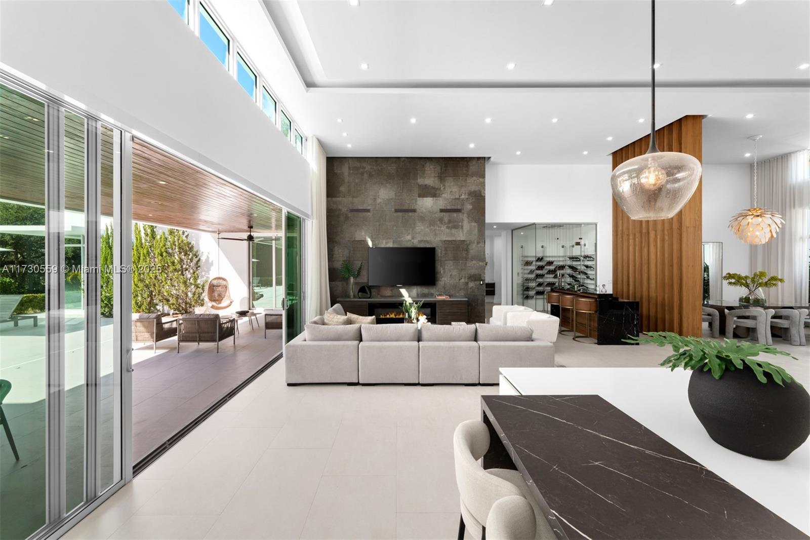 TOWN & RANCH ESTS - Residential