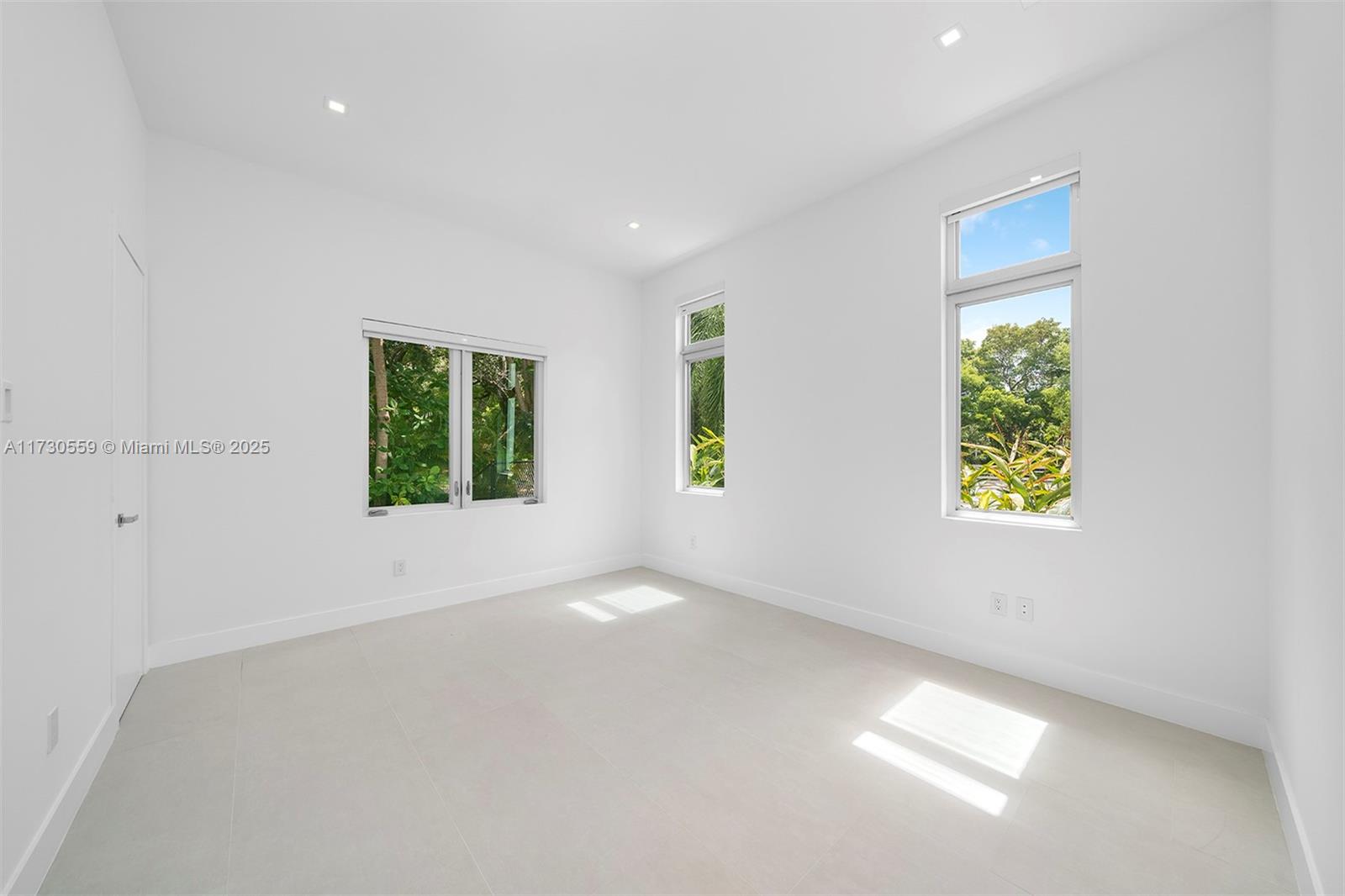 TOWN & RANCH ESTS - Residential