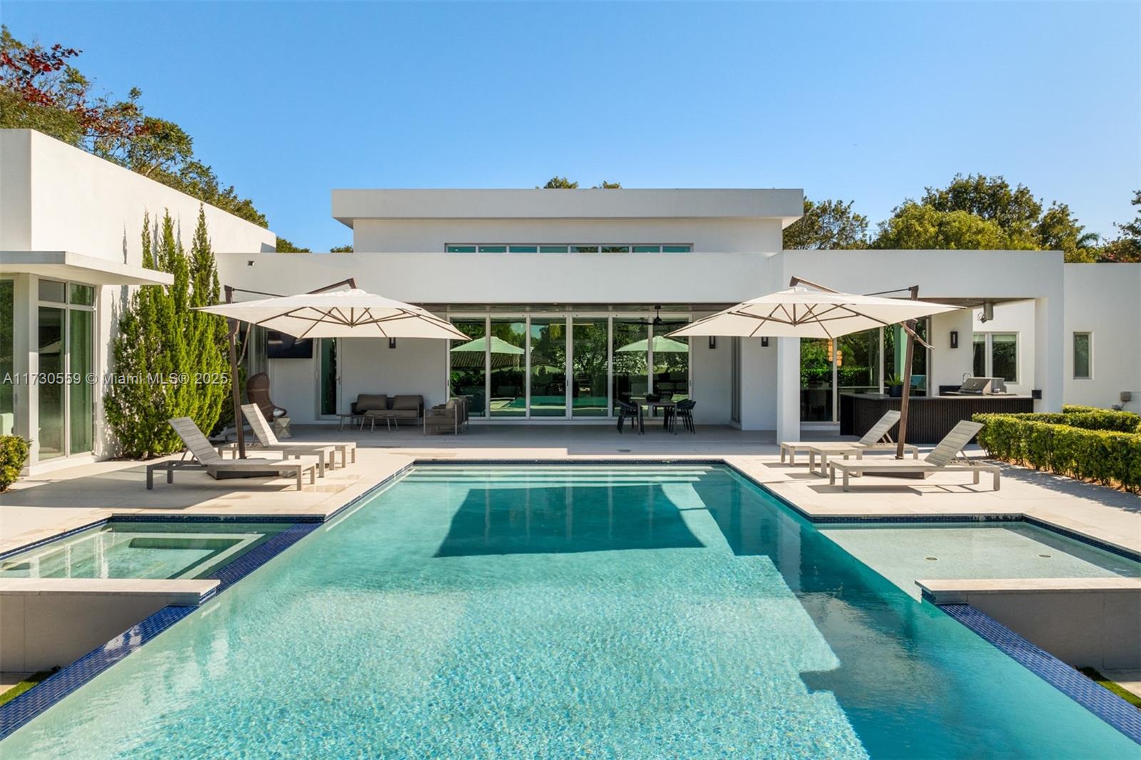 TOWN & RANCH ESTS - Residential