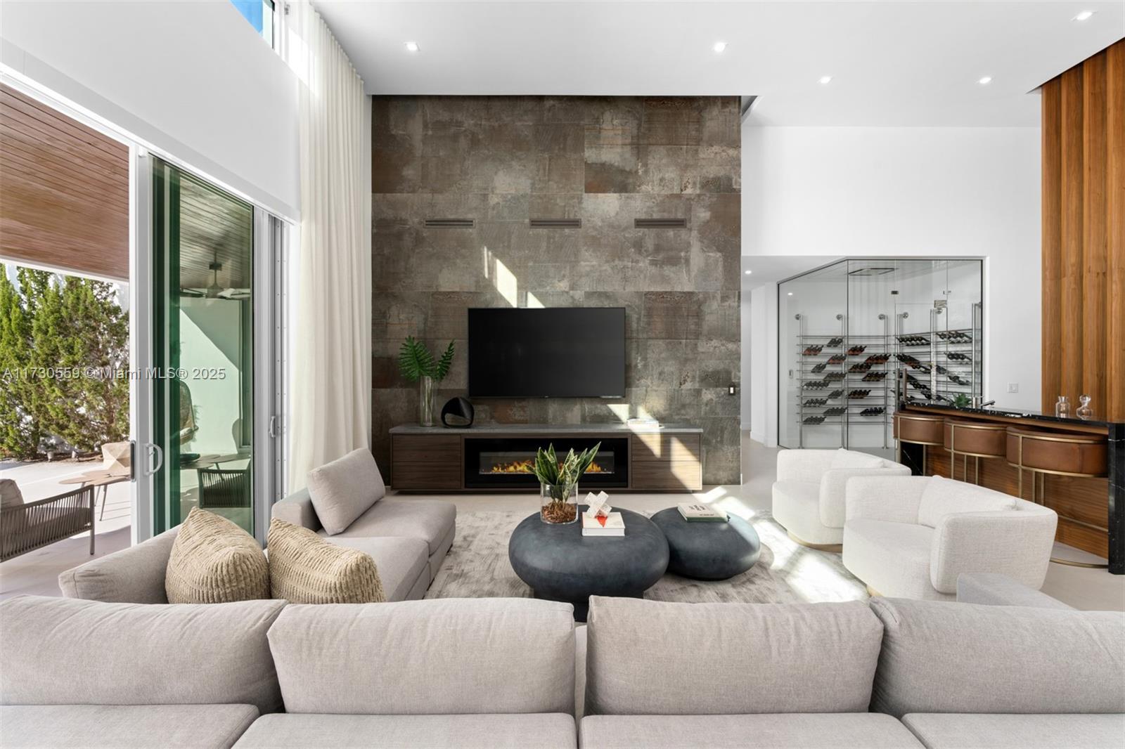 TOWN & RANCH ESTS - Residential