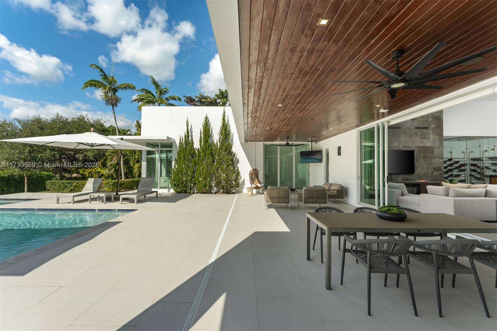 TOWN & RANCH ESTS - Residential