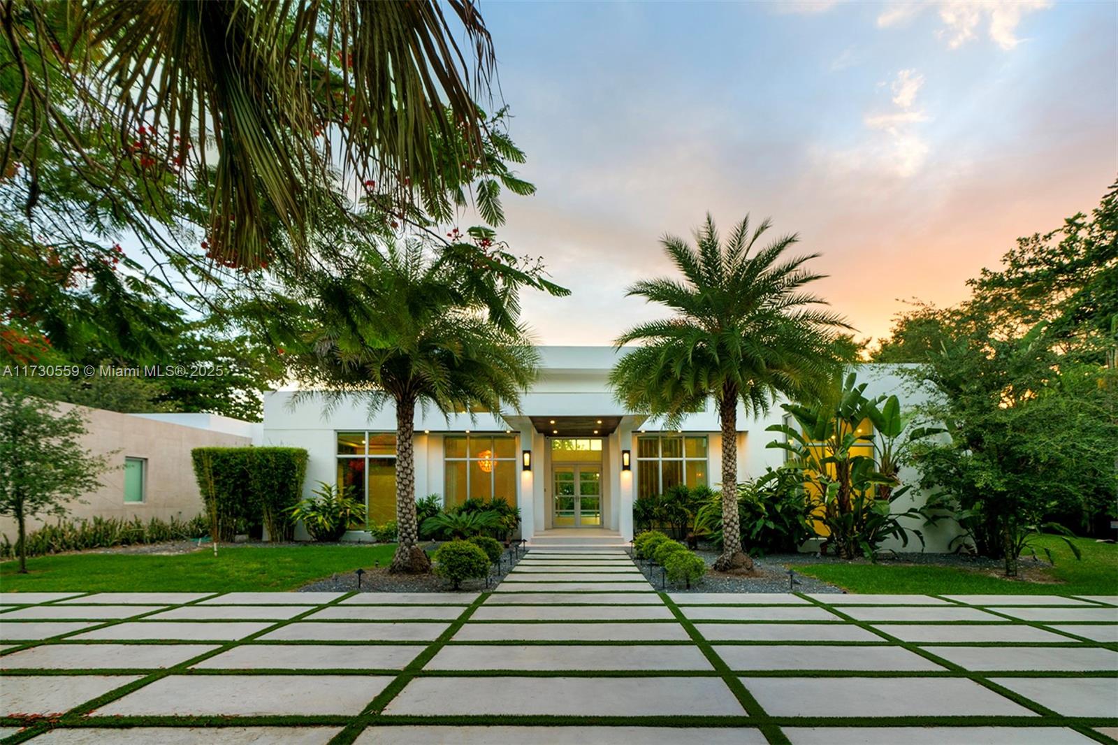 TOWN & RANCH ESTS - Residential