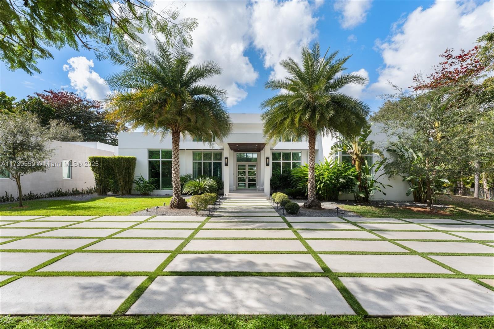 TOWN & RANCH ESTS - Residential