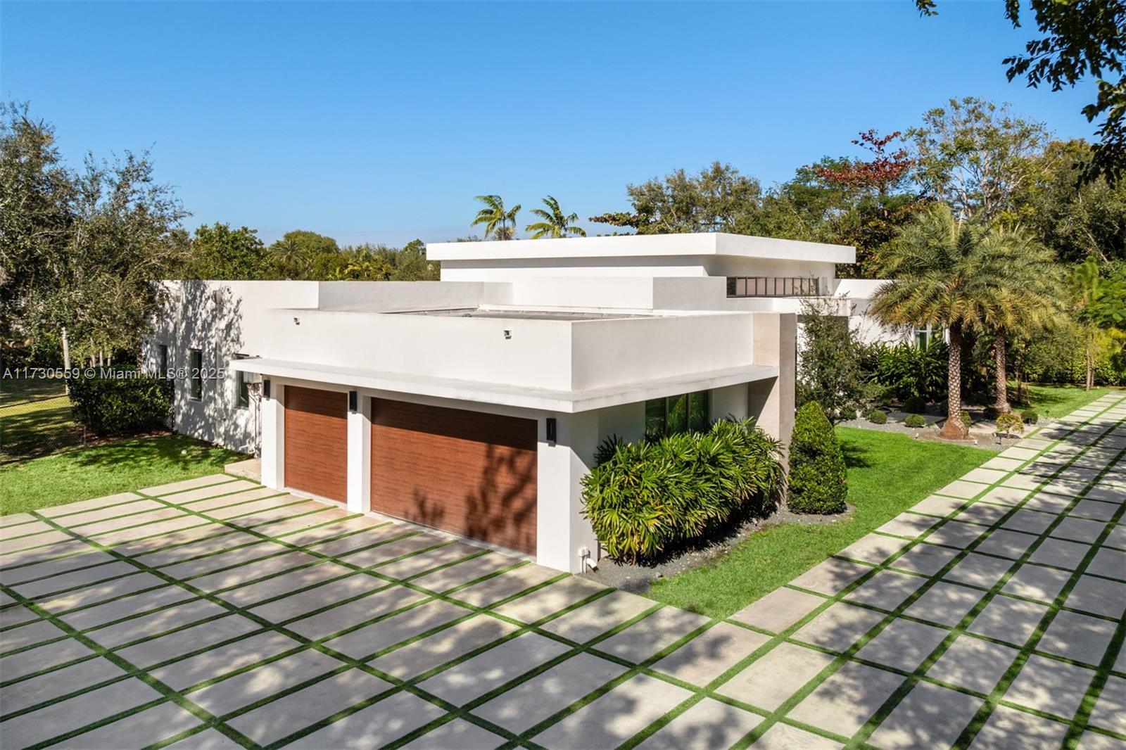 TOWN & RANCH ESTS - Residential