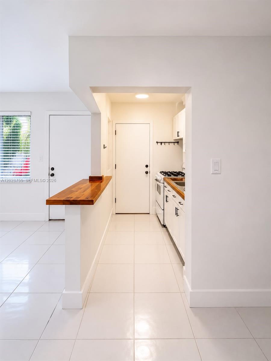 THE OAKS AT SOUTH MIAMI C - Residential Lease