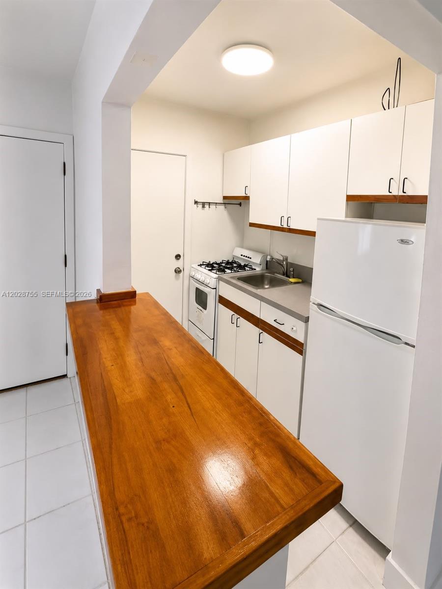 THE OAKS AT SOUTH MIAMI C - Residential Lease