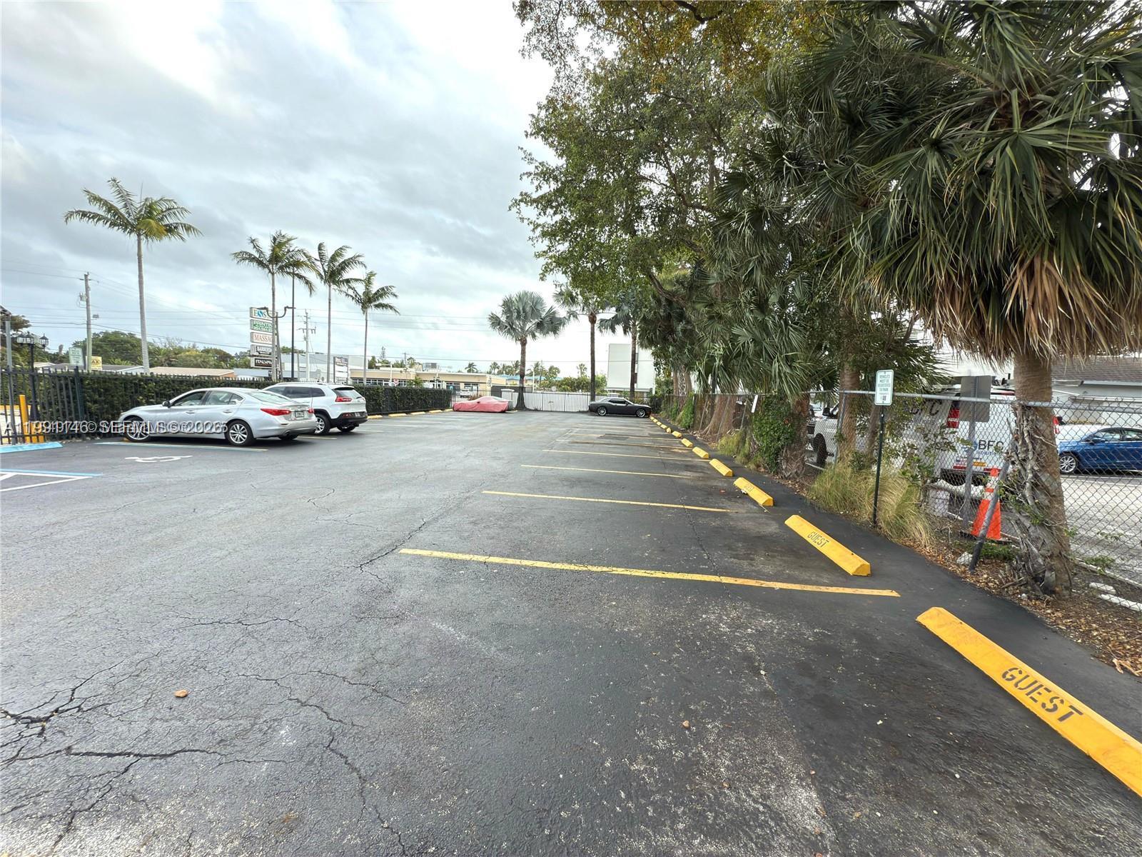 RACQUET CLUB - Residential