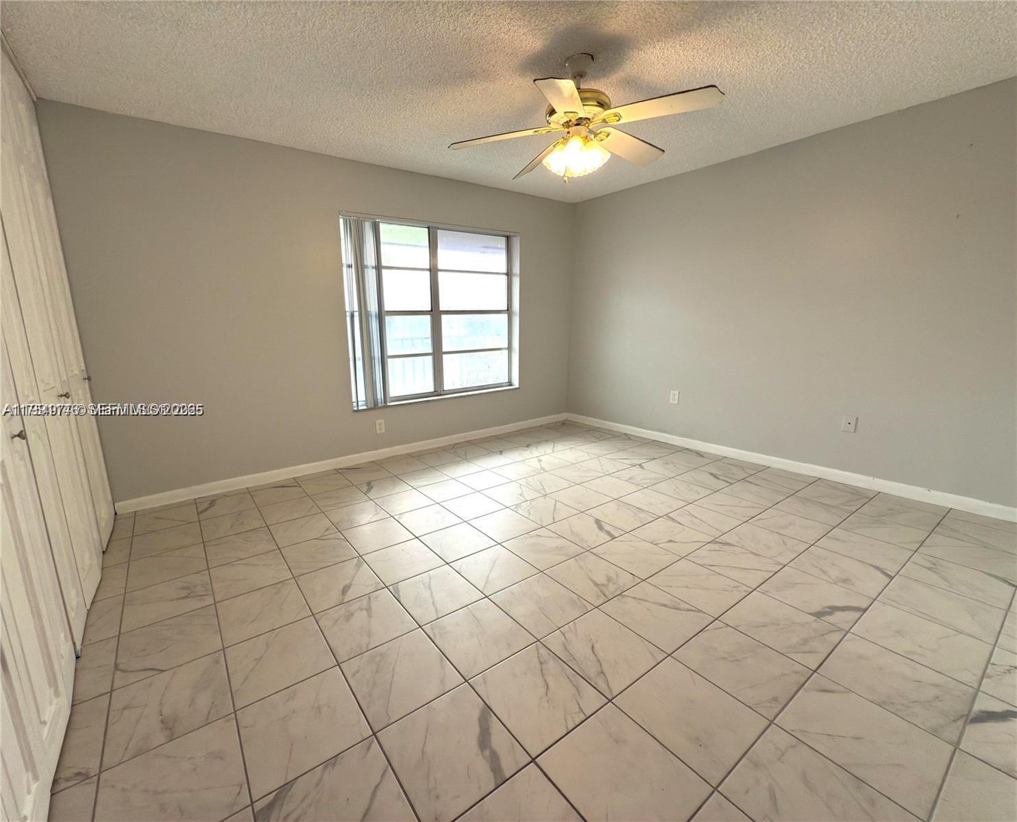 RACQUET CLUB - Residential