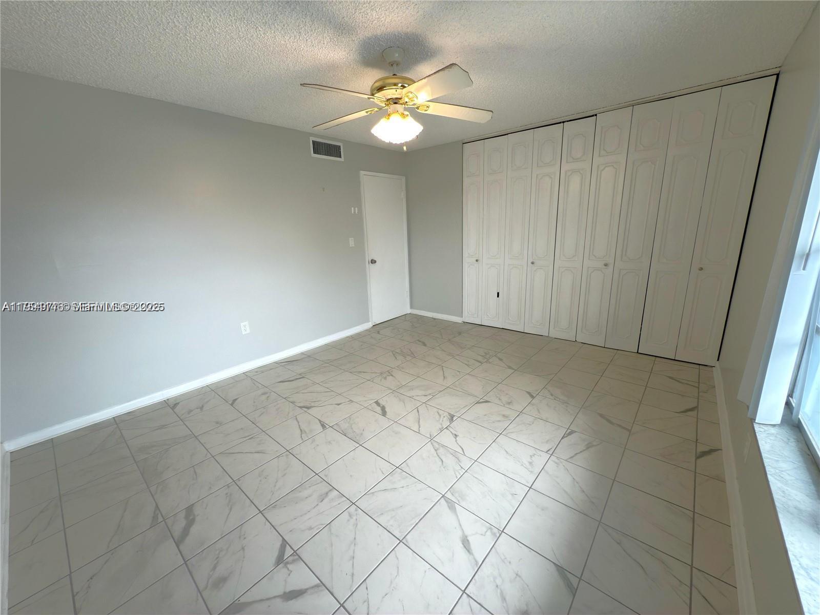 RACQUET CLUB - Residential