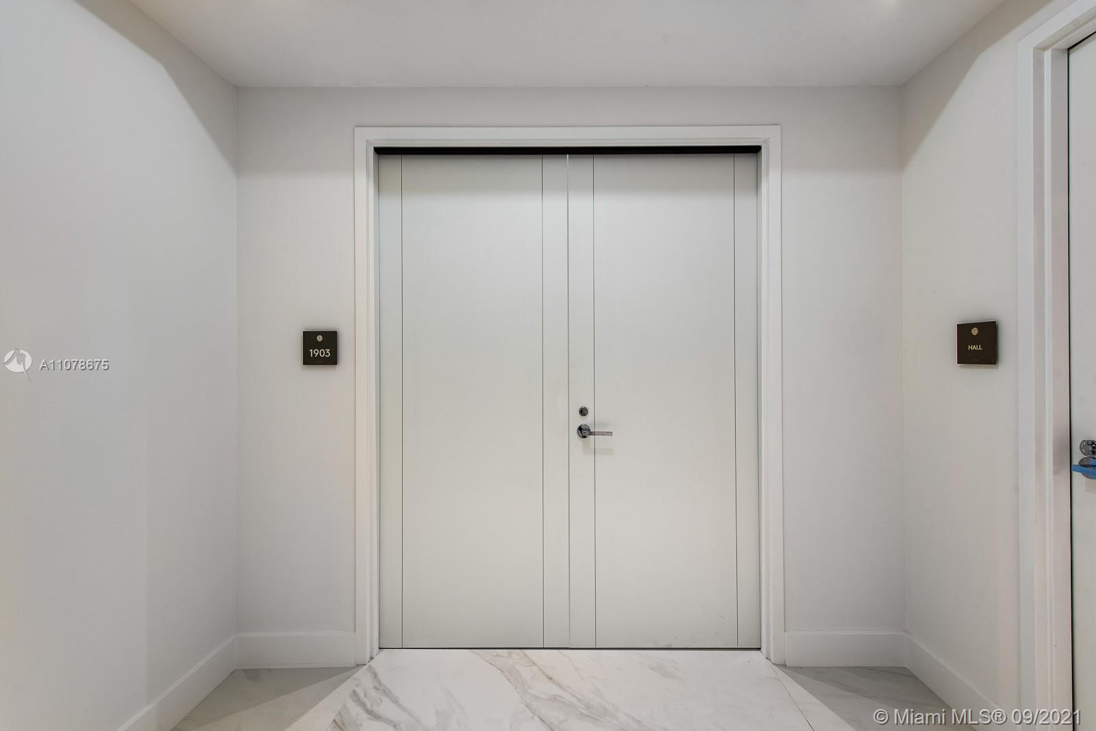 TURNBERRY OCEAN CLUB - Residential