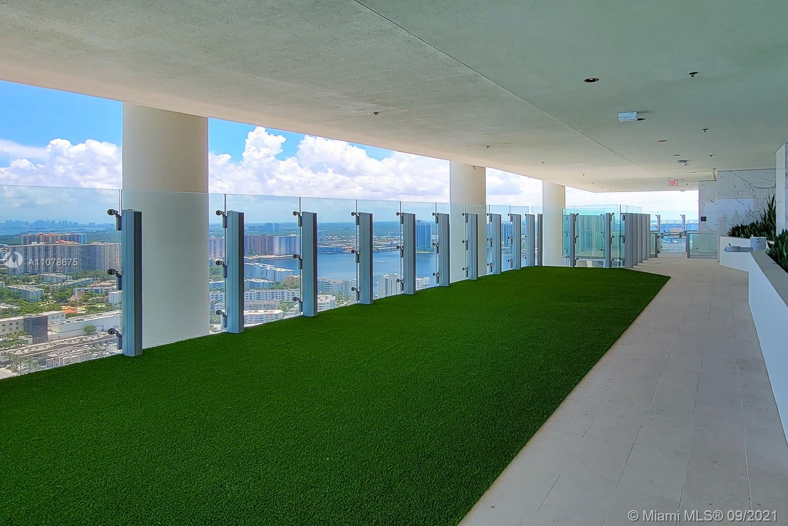 TURNBERRY OCEAN CLUB - Residential