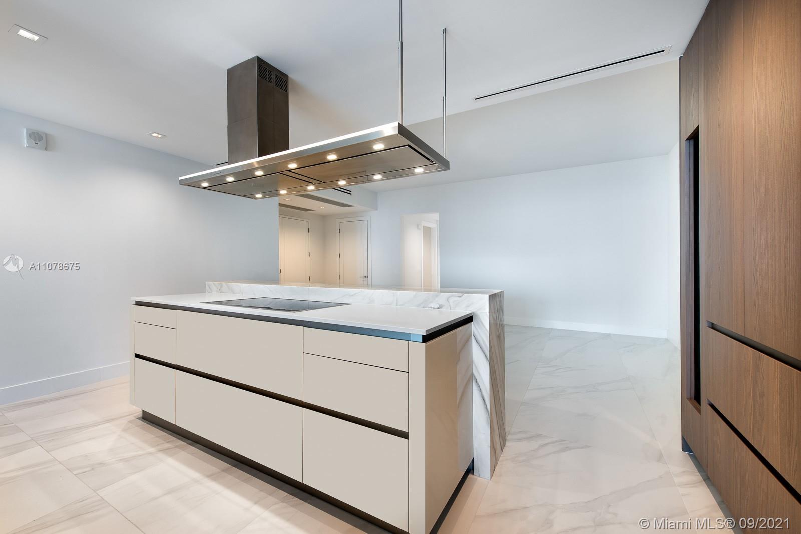TURNBERRY OCEAN CLUB - Residential