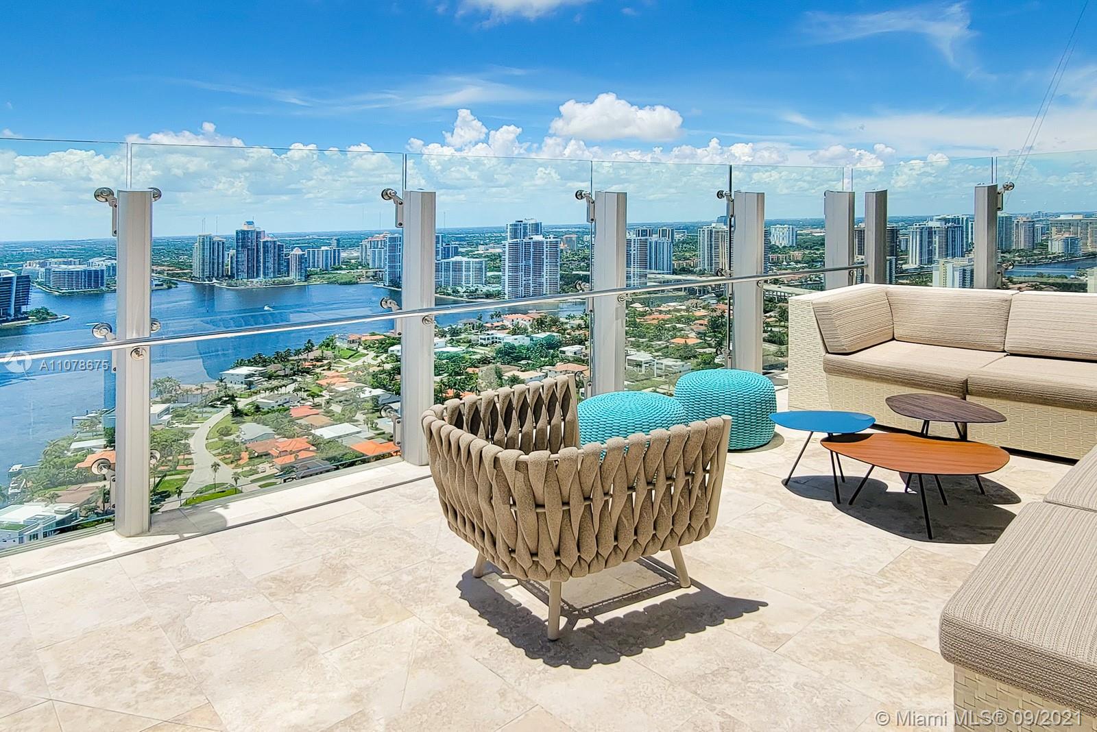 TURNBERRY OCEAN CLUB - Residential