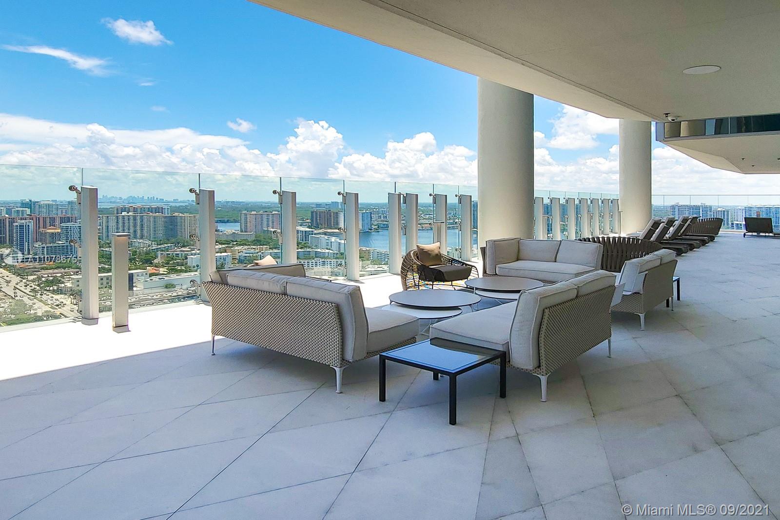TURNBERRY OCEAN CLUB - Residential