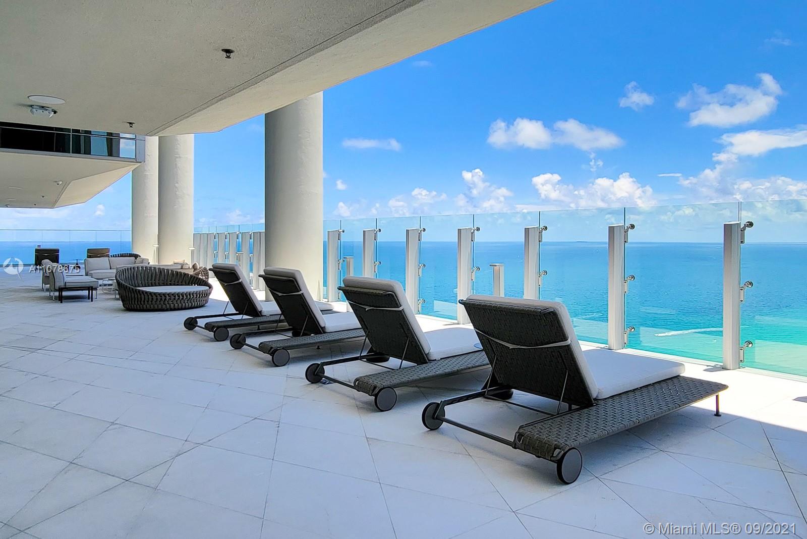 TURNBERRY OCEAN CLUB - Residential