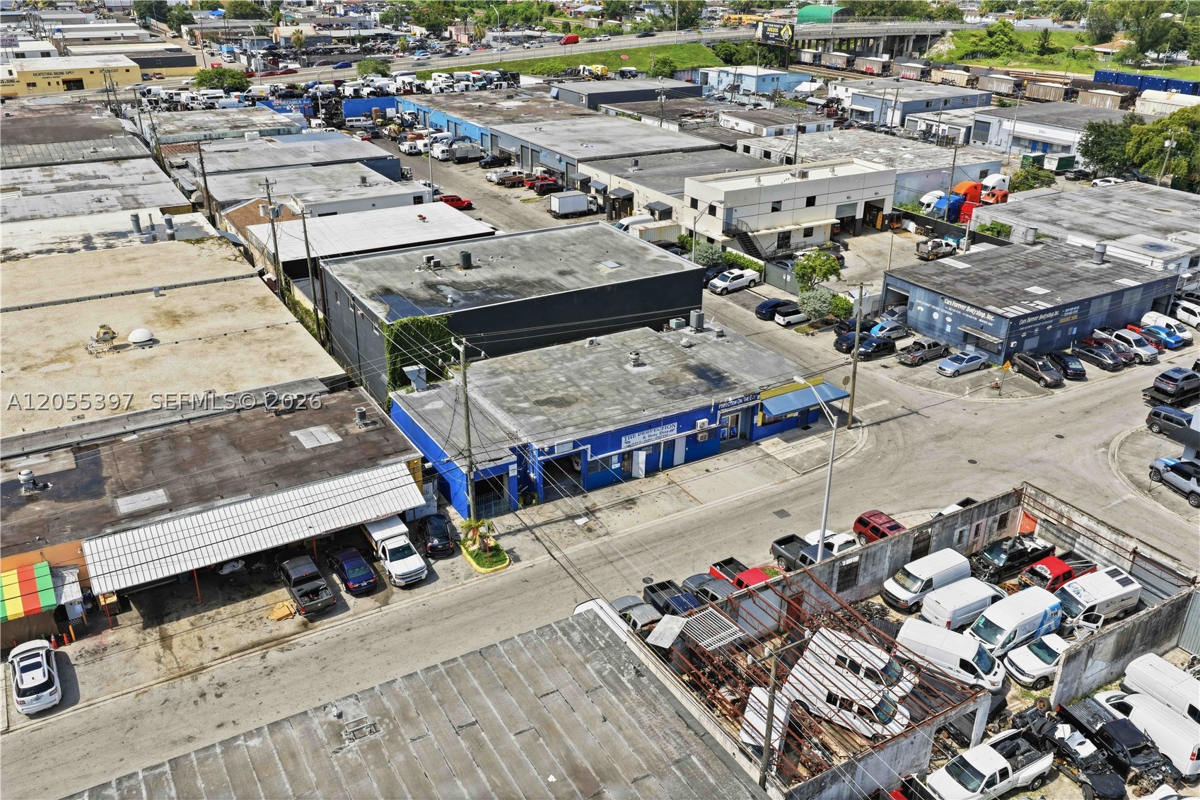 Main image without alt text