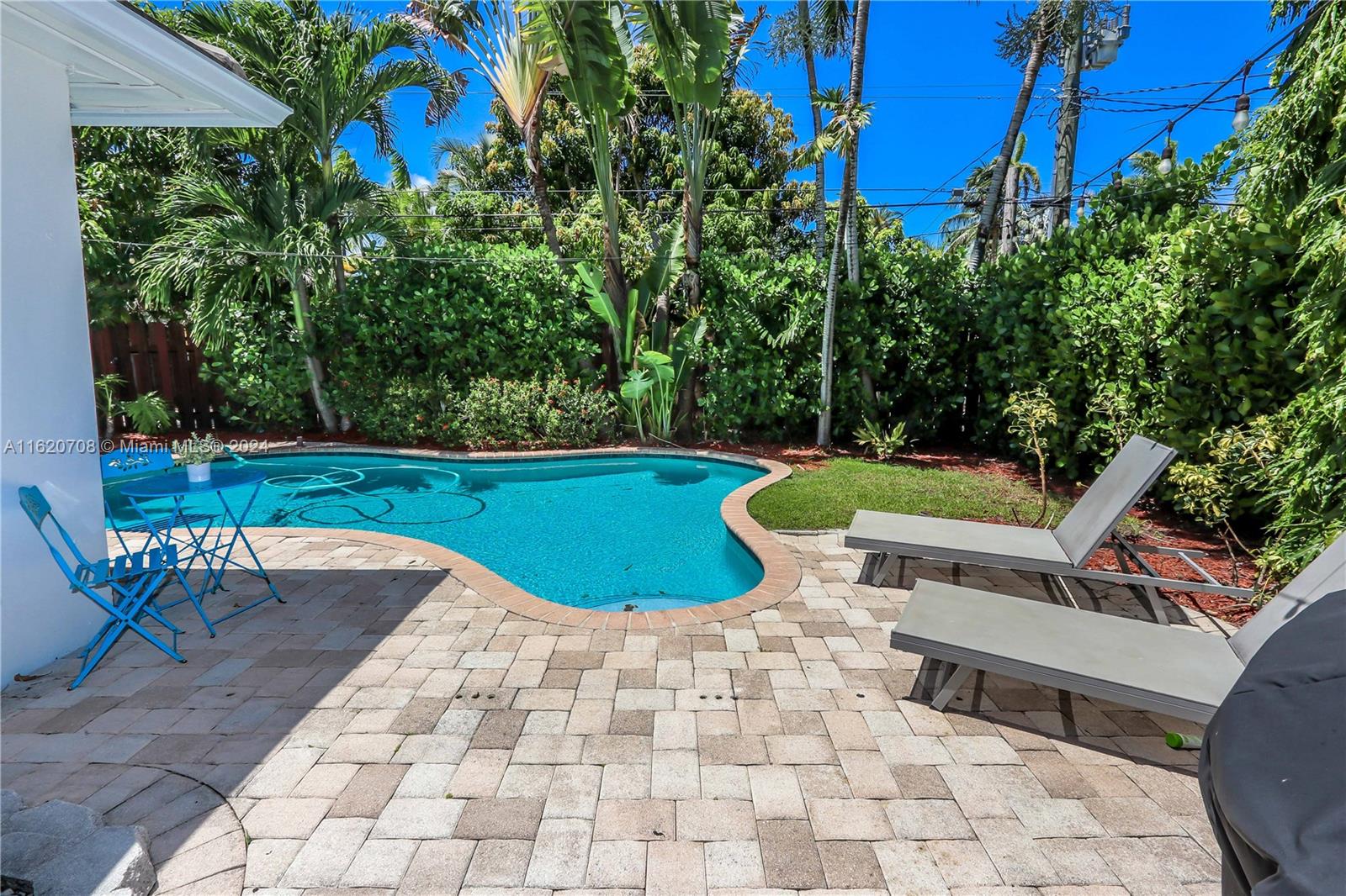 HOLLYWOOD LAKES SEC - Residential