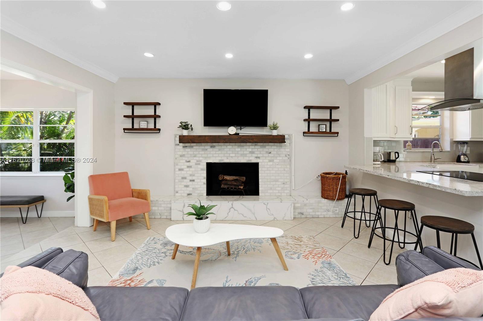 HOLLYWOOD LAKES SEC - Residential
