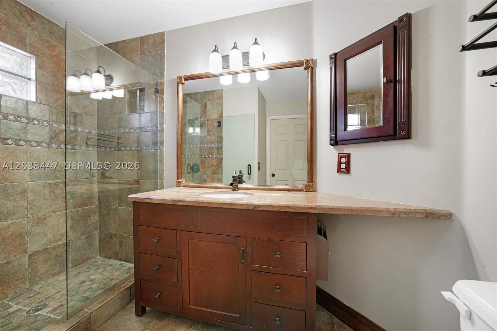 LAKES OF NEWPORT II - Residential Lease