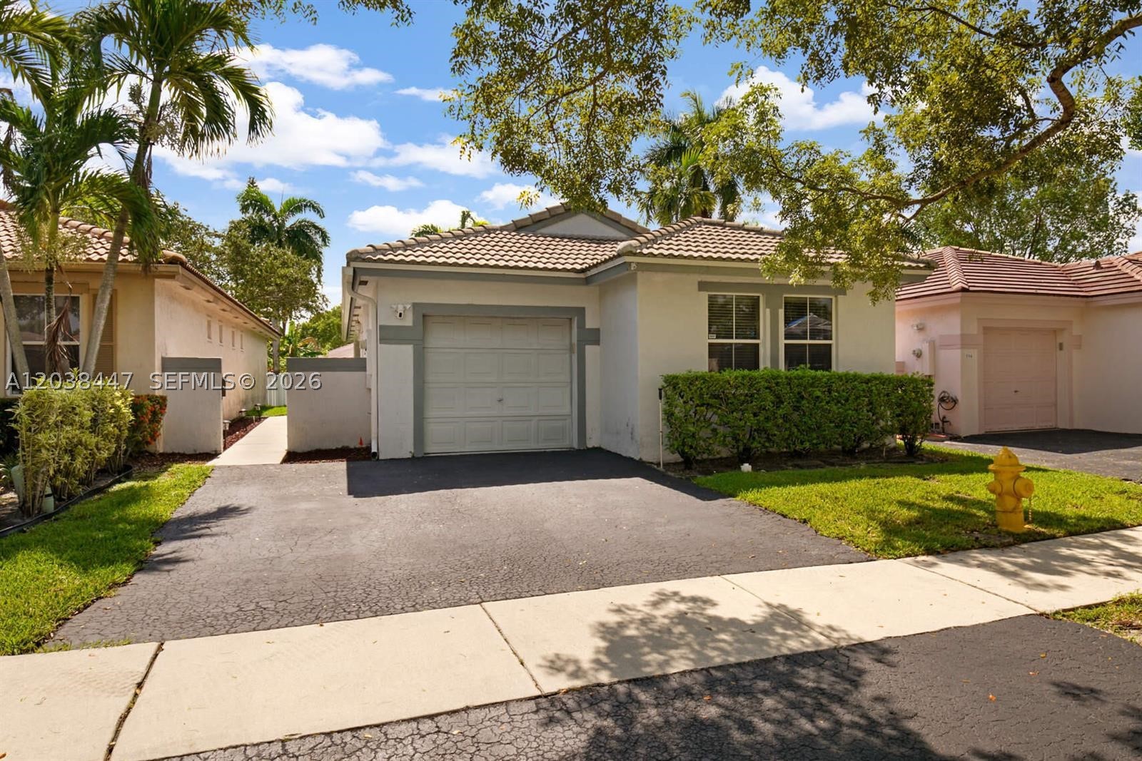 Beautifully maintained 2 Bedroom, 2 Bathroom home in Lakes of Newport featuring a spacious split-bedroom floor plan, upgraded kitchen with granite countertops and stainless steel appliances, renovated bathrooms, vaulted ceilings, one-car garage, and private fenced backyard. Community amenities include pool, playground, tennis and basketball courts. Convenient Plantation location close to major highways, shopping, dining, and entertainment. Move-in ready! Available September 1