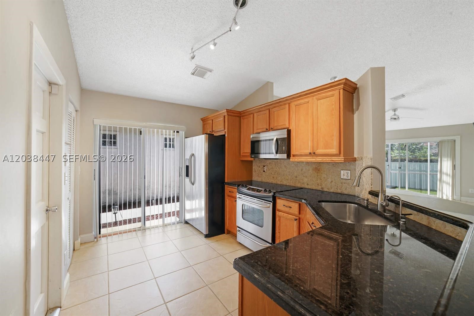 LAKES OF NEWPORT II - Residential Lease