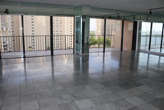 CRICKET CLUB CONDO - Residential